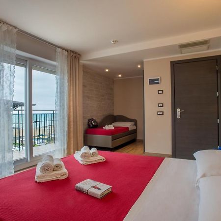 Hotel London Cattolica Bagian luar foto