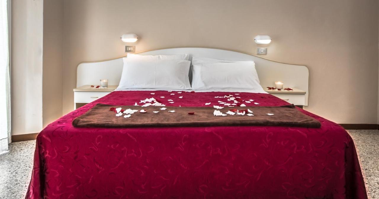 Hotel London Cattolica Bagian luar foto