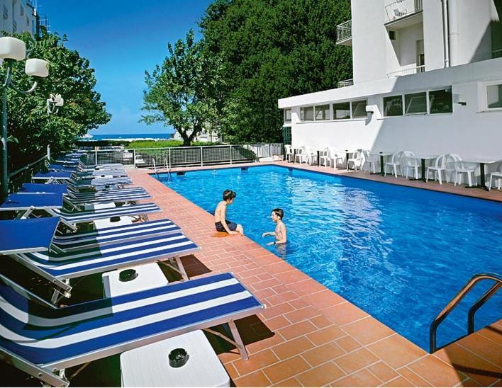 Hotel London Cattolica Bagian luar foto