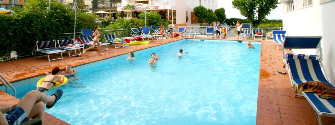 Hotel London Cattolica Bagian luar foto
