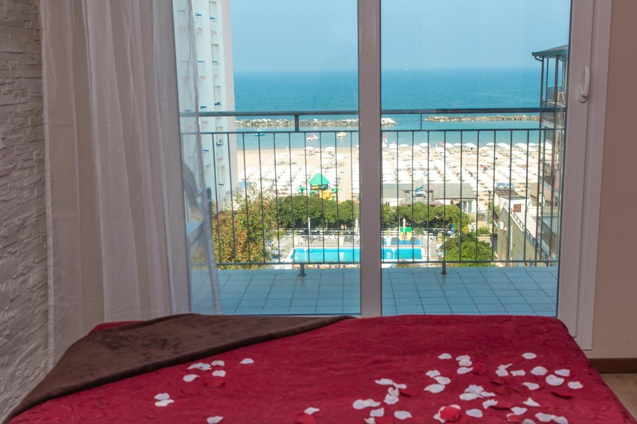 Hotel London Cattolica Bagian luar foto