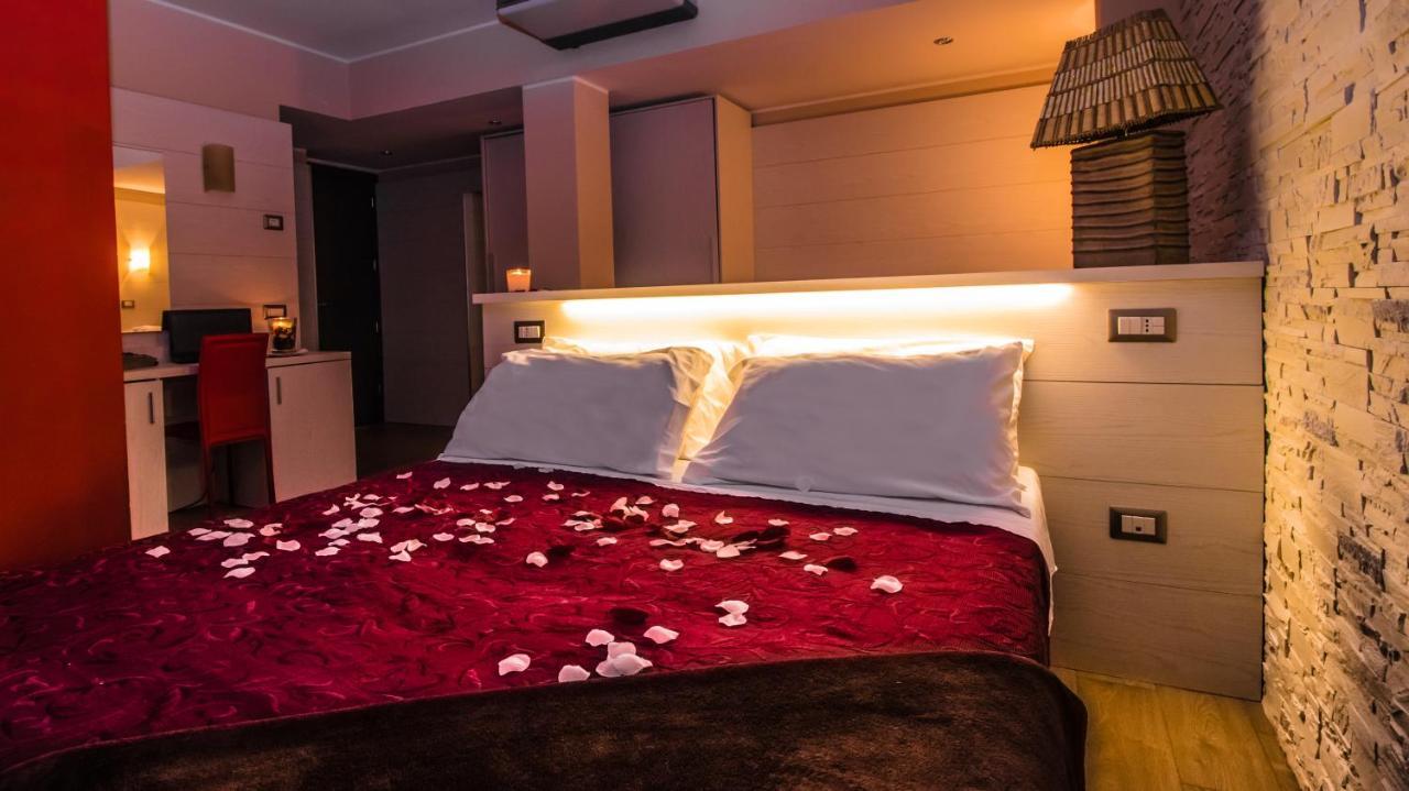 Hotel London Cattolica Bagian luar foto