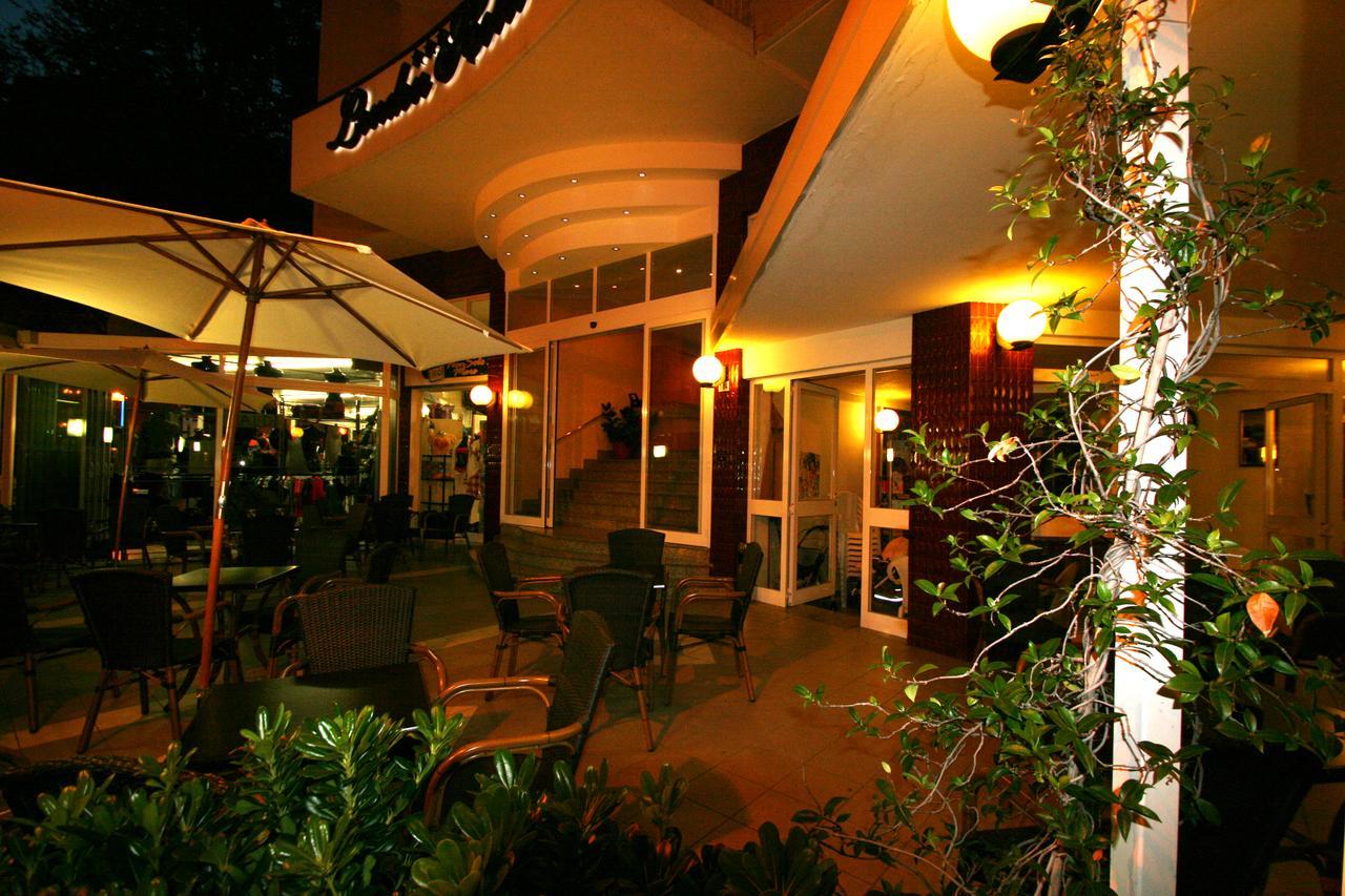 Hotel London Cattolica Bagian luar foto