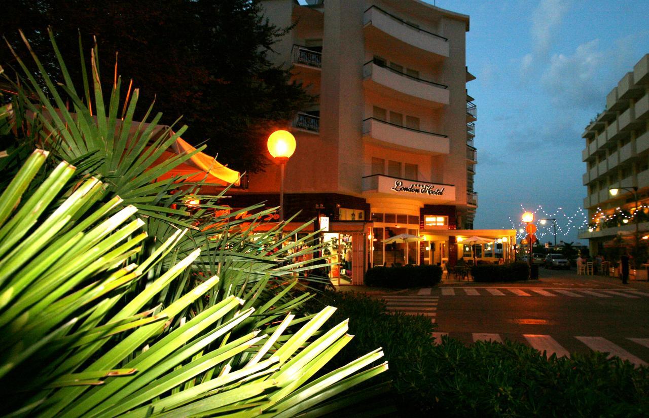 Hotel London Cattolica Bagian luar foto