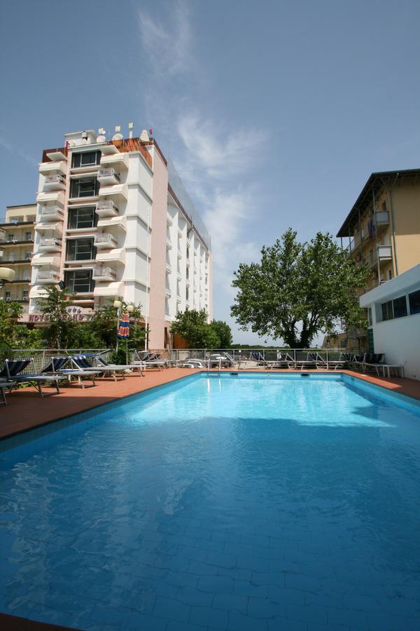 Hotel London Cattolica Bagian luar foto