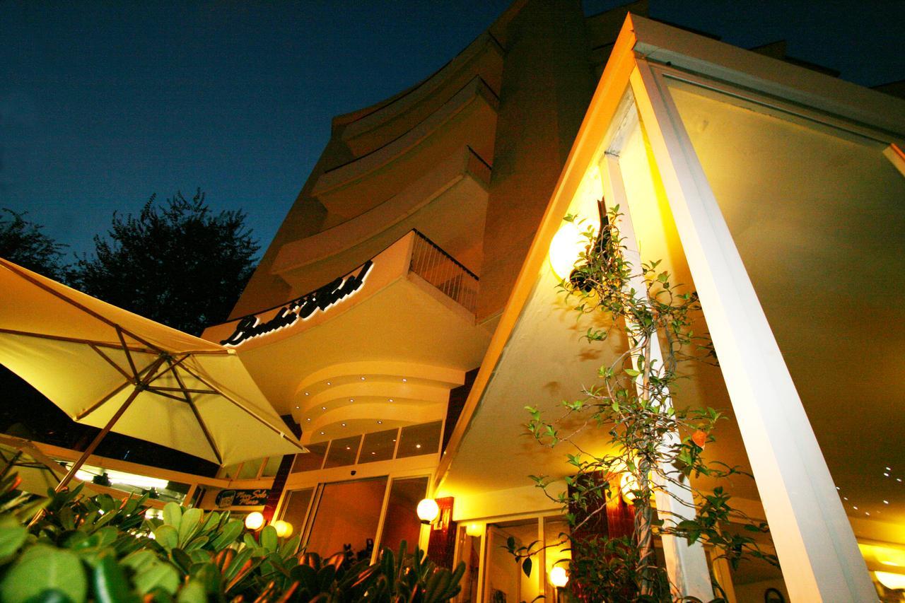 Hotel London Cattolica Bagian luar foto