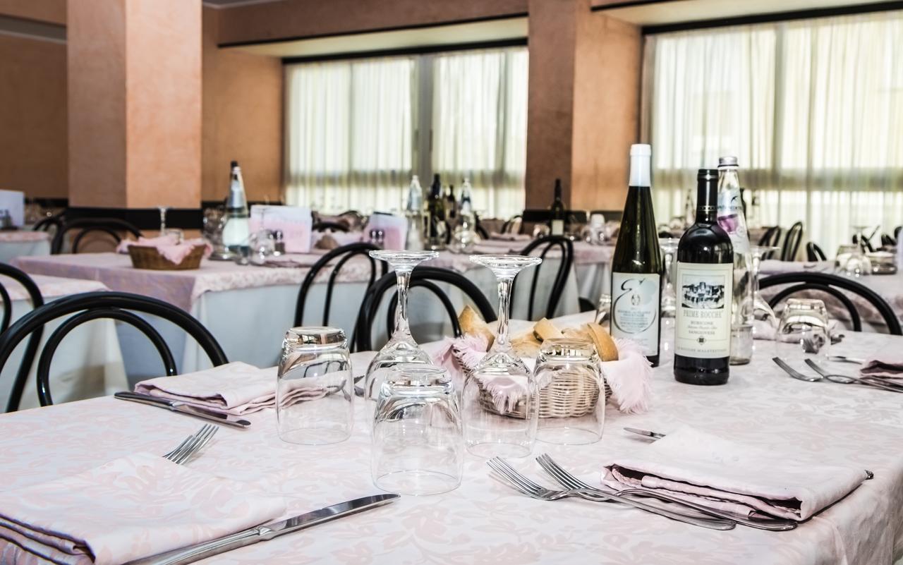 Hotel London Cattolica Bagian luar foto