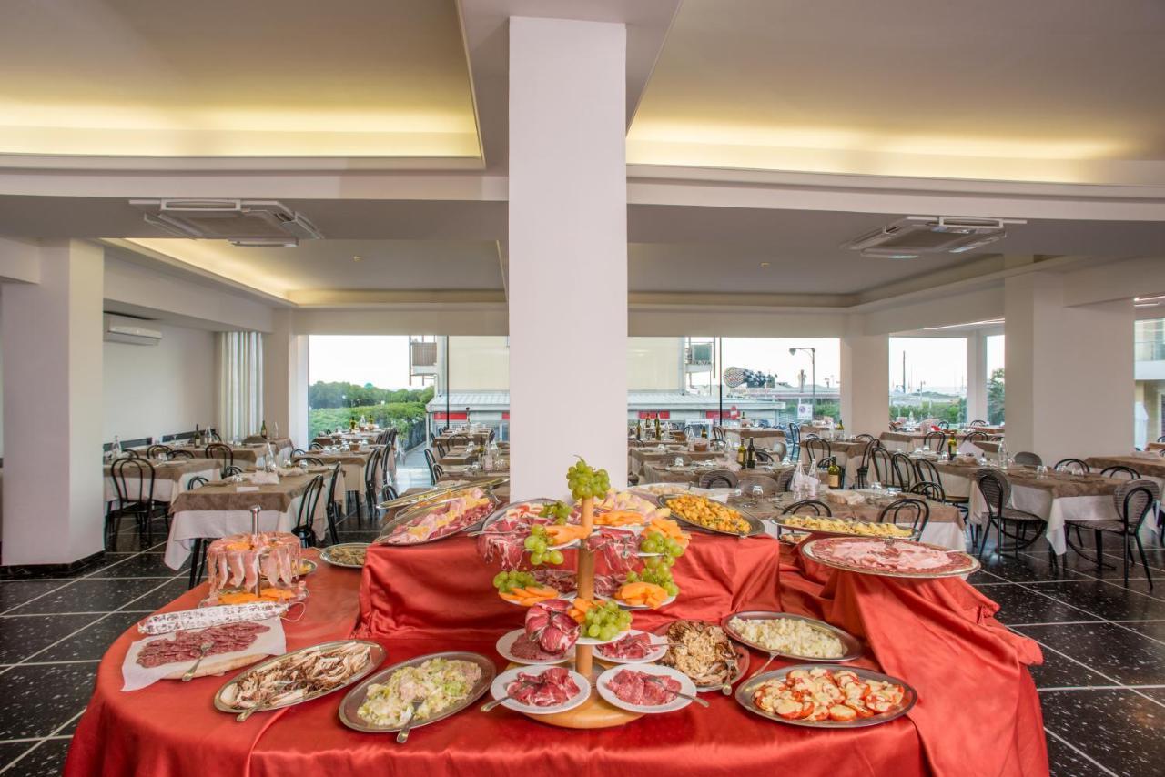 Hotel London Cattolica Bagian luar foto